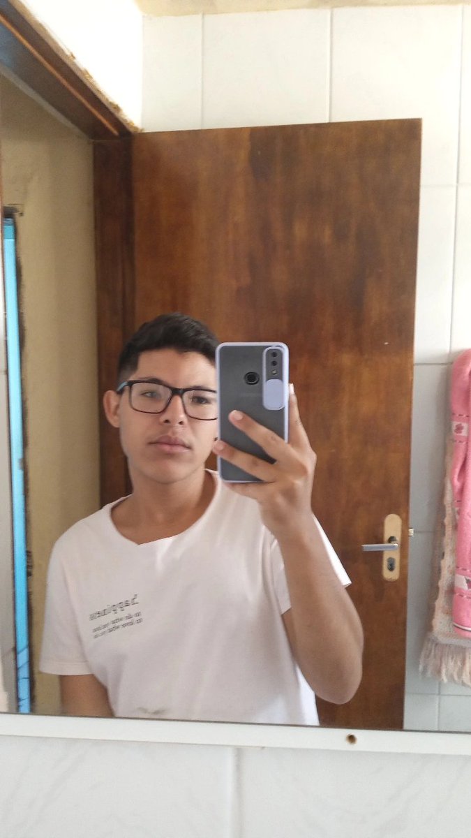 lucasantos2203's tweet photo. Ensino médio/ Agora https://t.co/hIUvbYry8H