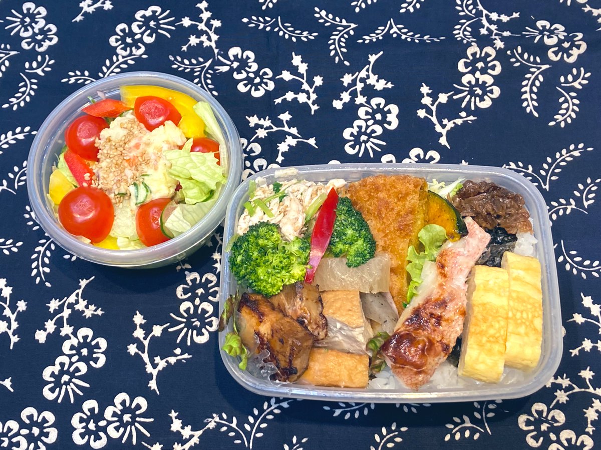 uTu7S8KqdwOMB2h's tweet photo. 今日は
焼き豚、ブロッコリー、鶏ササミと三つ葉のわさび和え、おでん🍢、カレーコロッケ、赤魚の粕漬け、かぼちゃソテー、卵焼き、牛肉佃煮、ポテトサラダです
#お弁当
#お弁当記録
#今日のお弁当
#batick https://t.co/OYujqADnpr