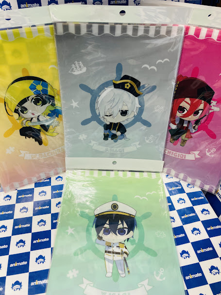 animatehakodate's tweet photo. 【グッズ販売情報】

🚢TVアニメ『 #ブルーロック 』より

海軍＆海賊マリンVer.
⚽ジオラマアクリルスタンド
⚽トレーディングラバーストラップ
⚽クリアファイル

好評販売中ですイカ！🦑
この機会をお見逃しなくイカ👀 https://t.co/7MP5WEfgFd