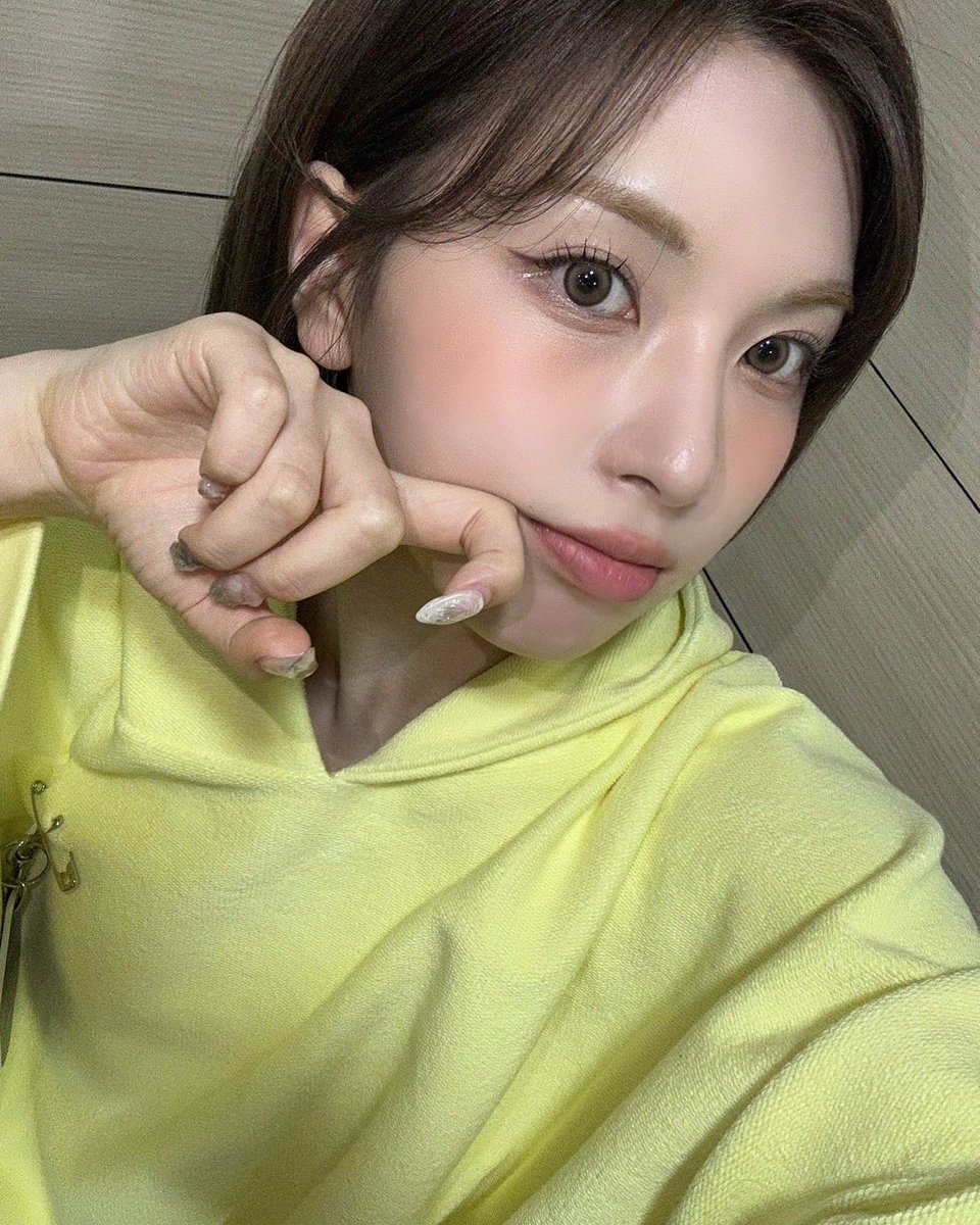 [📸] #리무진서비스

🖤🫳🐥👏💛
🎤 youtu.be/s_uEdZ4xk_Y

#NMIXX #엔믹스
#배이 #BAE 
#Fe3O4_BREAK
#DASH