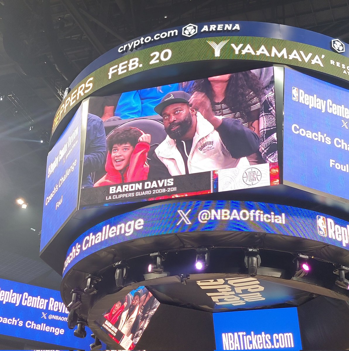 Baron Davis is here at Clippers vs Thunder and received a huge ovation from the crowd