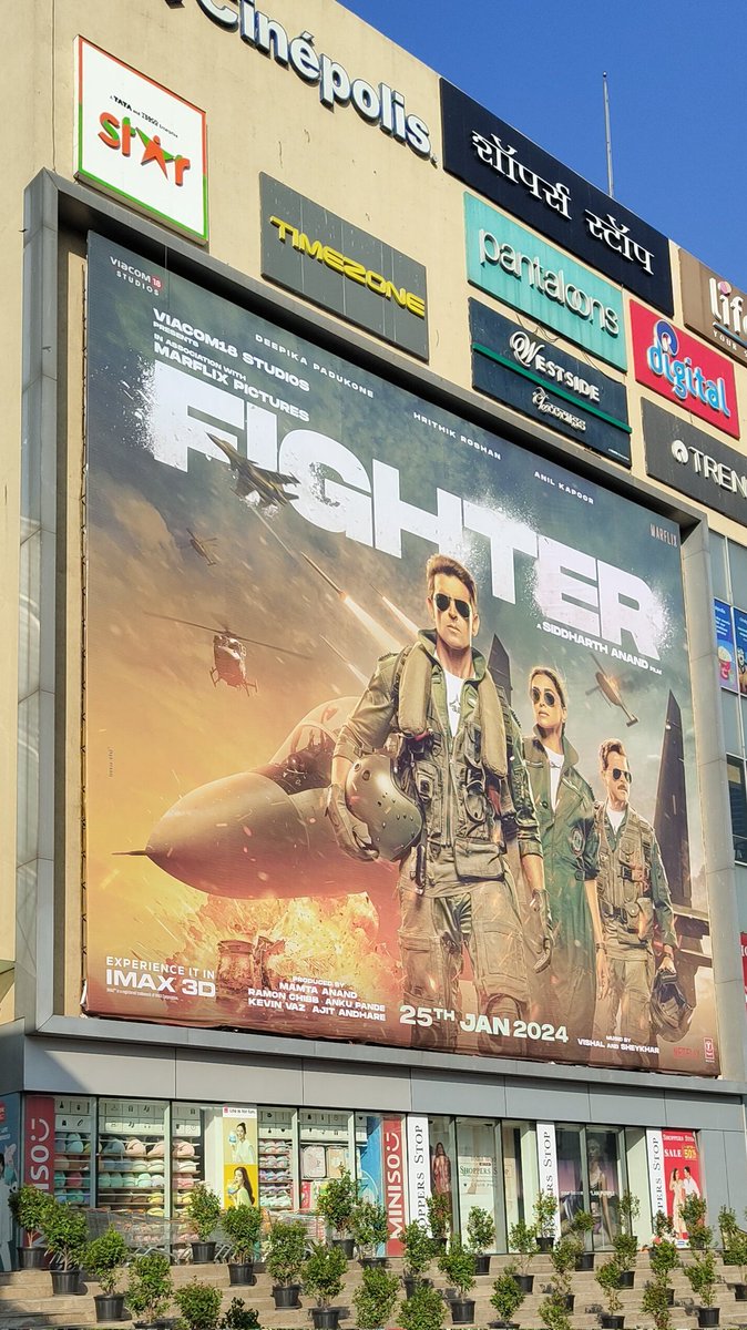 #FighterTrailer #HrithikRoshan #DeepikaPadukone #Anilkumar 
Are you Excited??

Must Rt 🔁