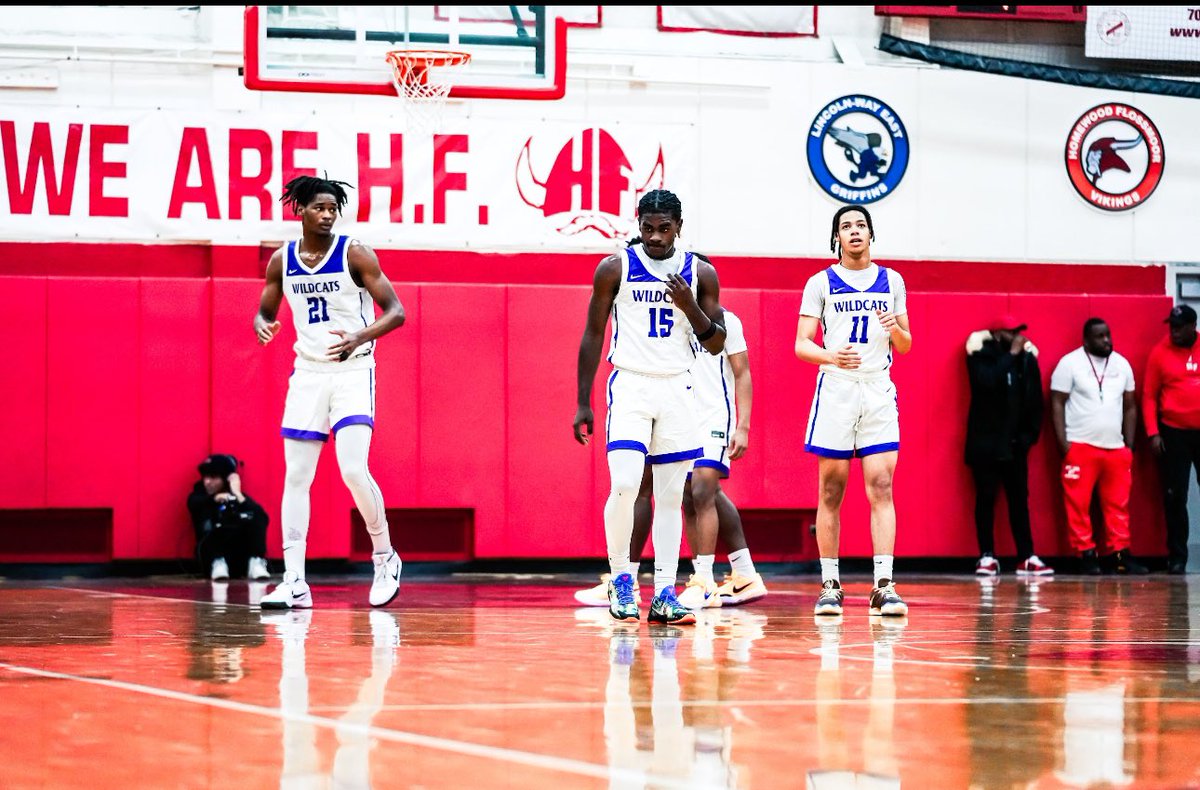 ThorntonBBall's tweet photo. @ShotwithSam @malikholton11 @official_shawnS @morezjohnsonJr @isaiahgreen_15 @MeyohC @mdavis5_ 📸 @ShotwithSam 📸
#TTHS https://t.co/pKOMFStLnY