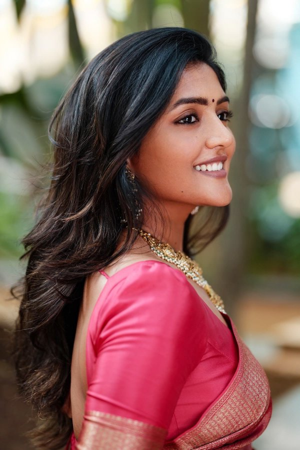 GEBQNv4bMAAJDye?format=jpg&name=900x900