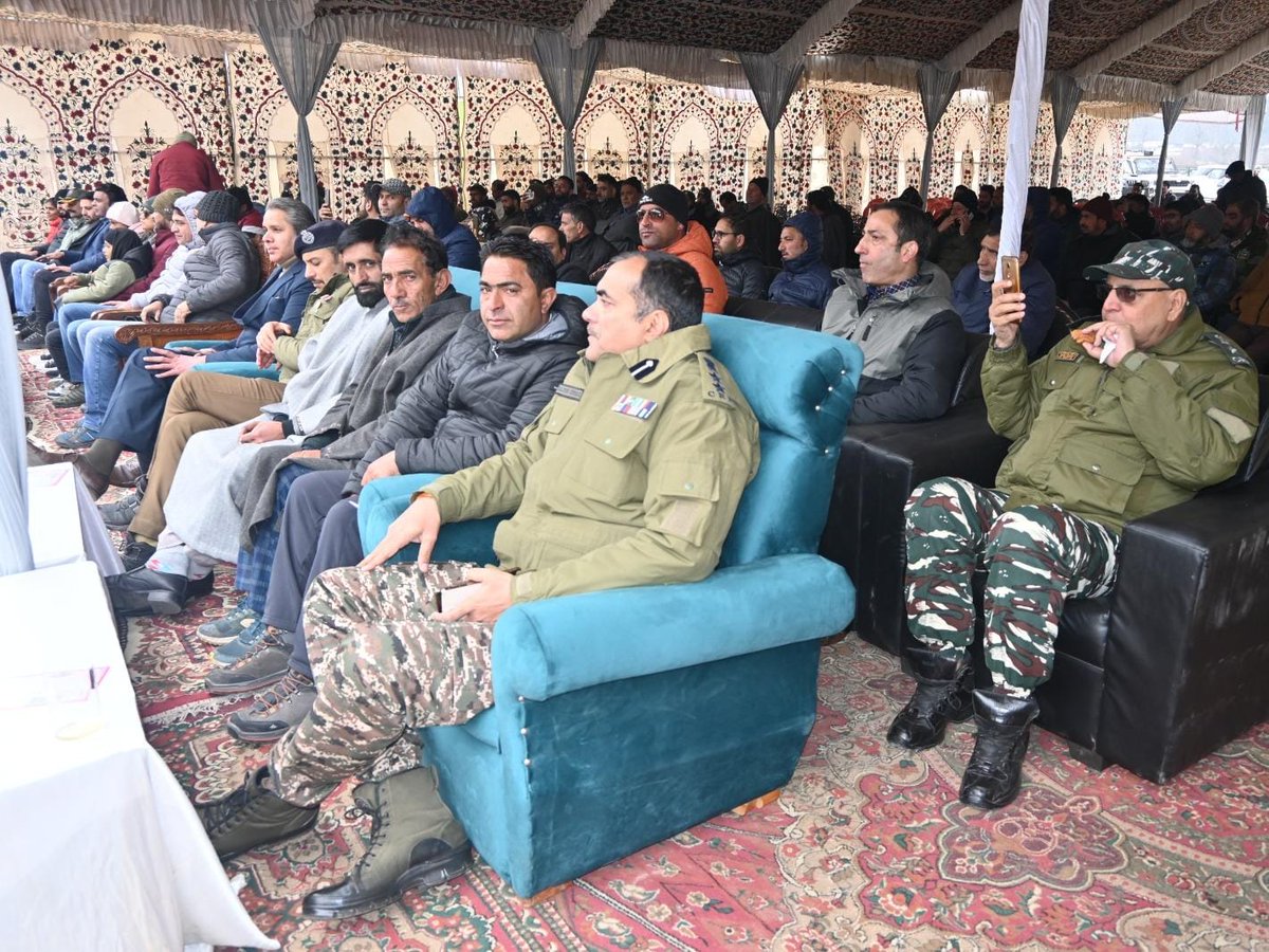 ImtaizAli82560's tweet image. #IndianArmy conducted Jashn-e-Bahaar, a musical extravaganza to provide a platform for the local youth of Pahalgam to showcase their music talent - A symphony of unity and cultural richness unfolded, showcasing the power of music to bridge communities ๐ #UnityInHarmony #Pahalgam