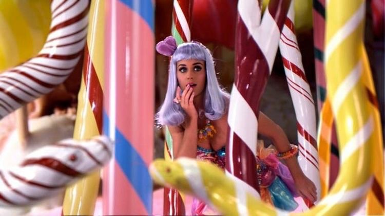 notgwendalupe's tweet photo. i wanted to be in this music video so bad as a kid https://t.co/6ONf6otE5j