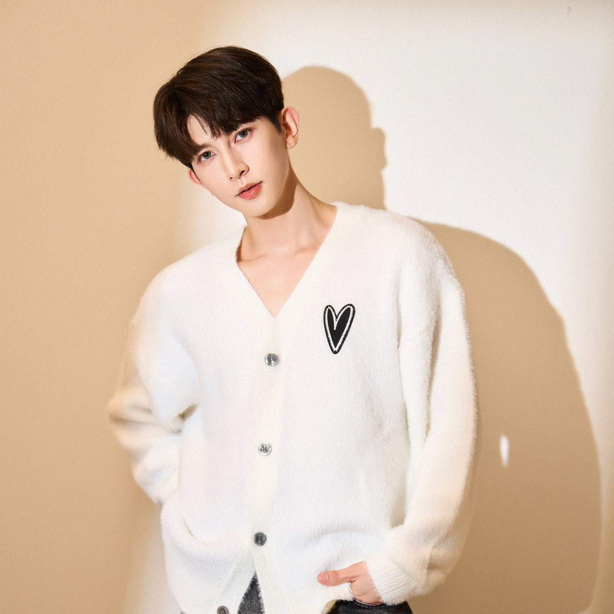 kbgcharts's tweet image. Happy birthday to #KISEOP from #UKISS