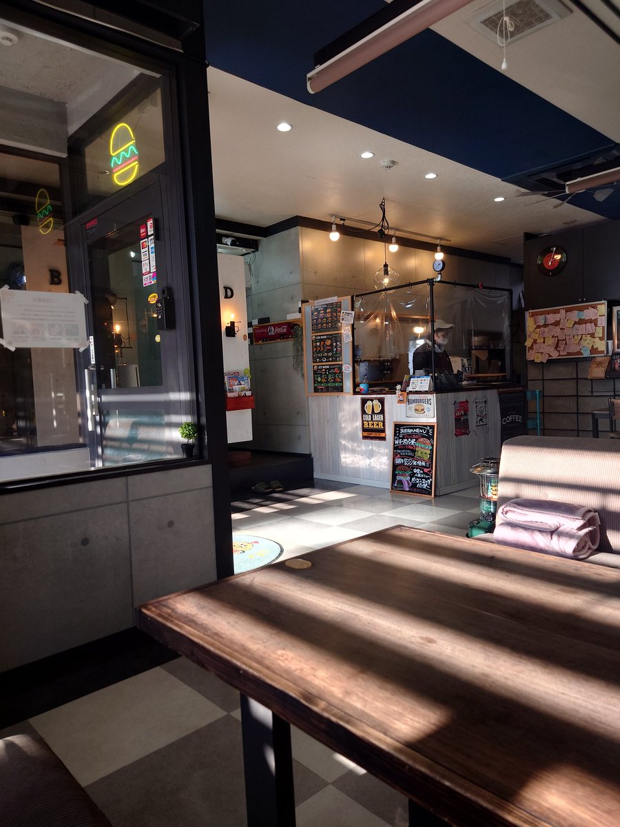 VW6xh4lsQaTcgr4's tweet image. 今日はカフェ飯だよ、のえる💕

＃MOGUCAFE　＃テリタマバーガー　＃Cset