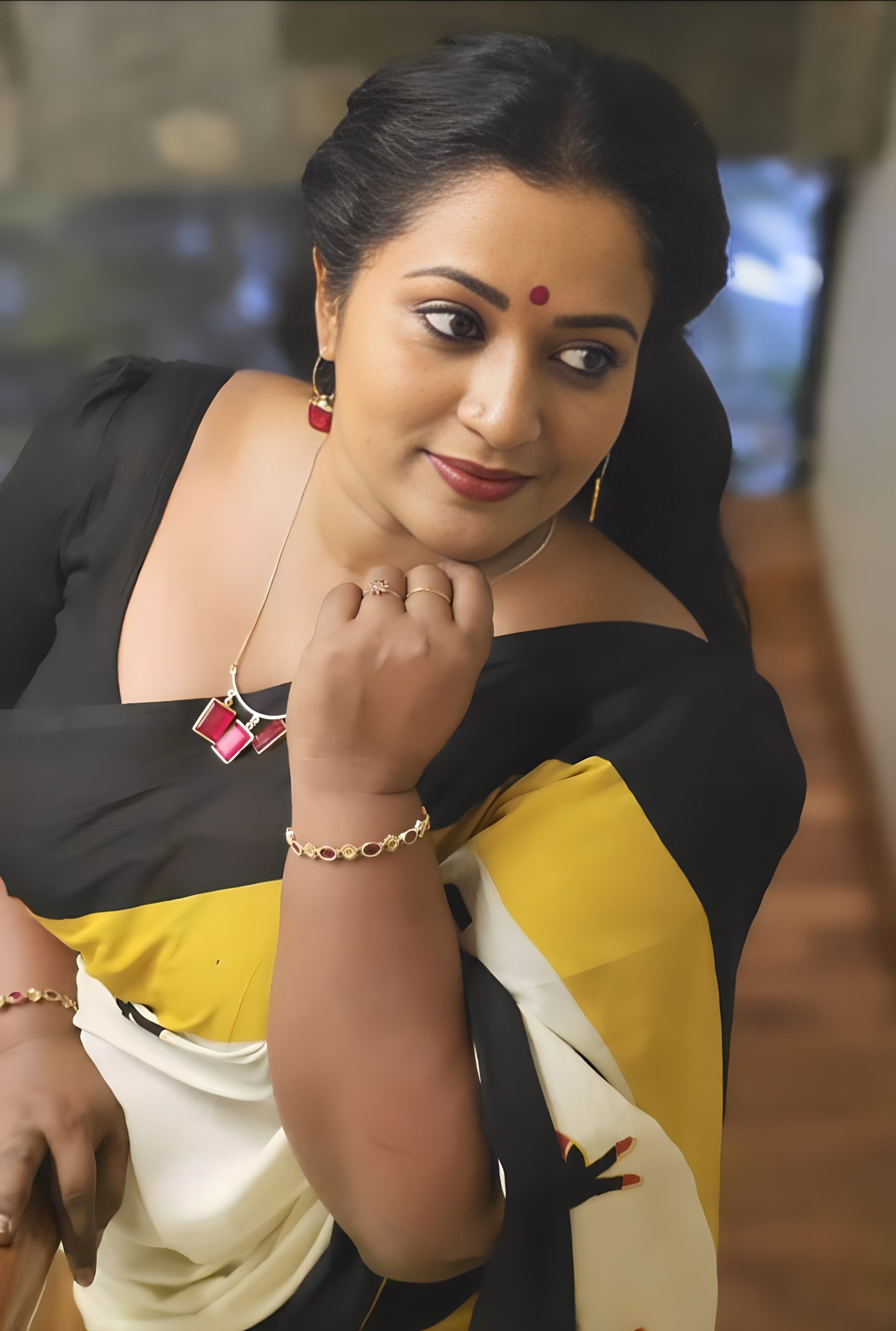 Mallu Tulasi Aunty | iiQ8 Malayalam Girl Viral collections Princy Xavier Tulasi