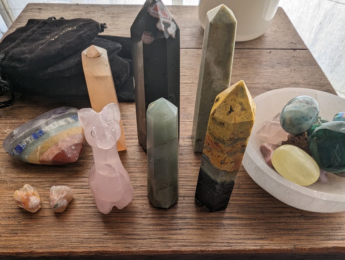 shafina's tweet photo. just 4 freakin' weeks to #vanlife and i'm so not ready yet :P

i mean, which crystals should i even take with me on the road?!! https://t.co/yHa6XVnMya