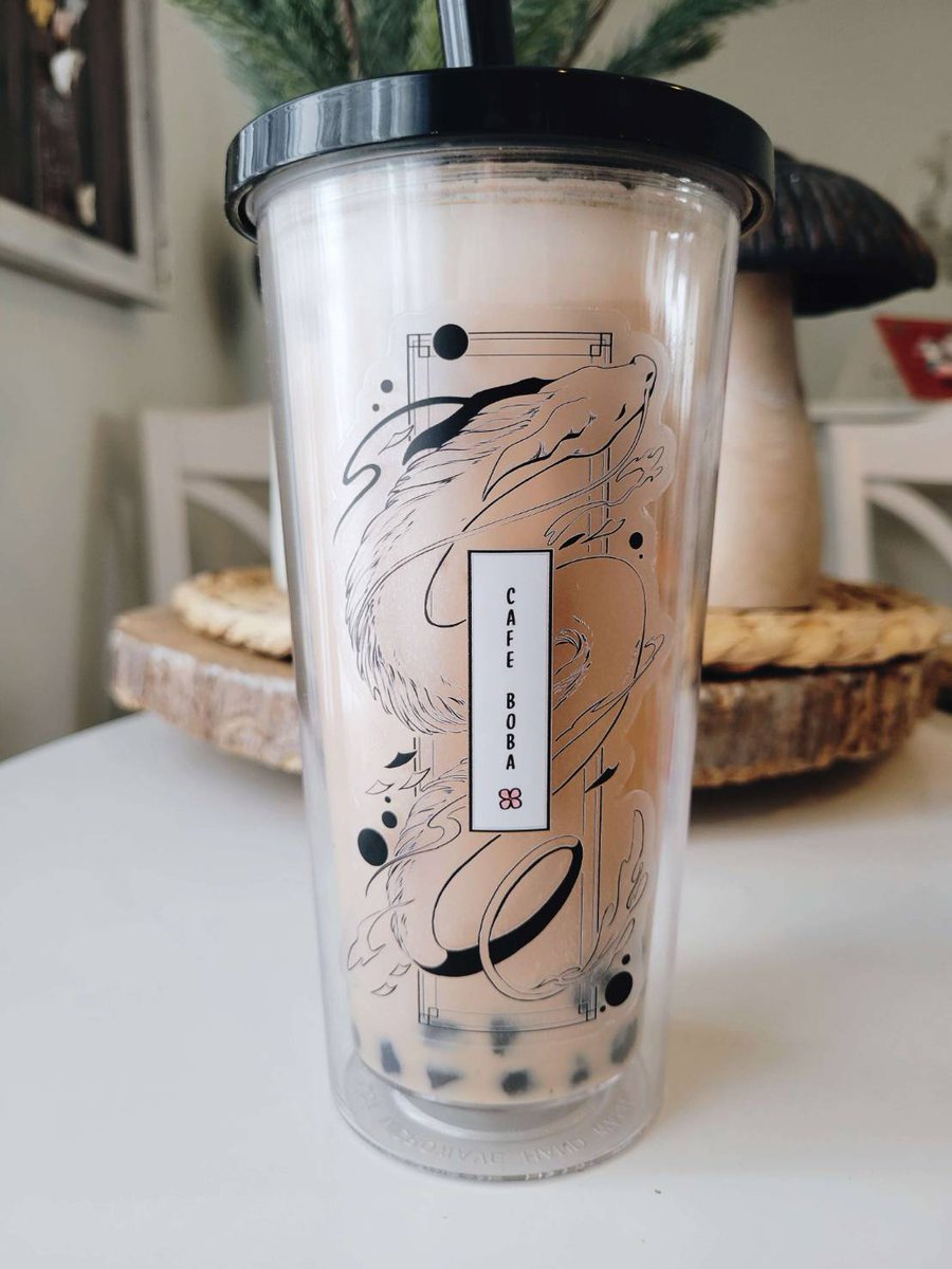 🎆happy new year (belated) did a design for a friend's boba shop for the year of the dragon, i think it looks really cool on the cup!! (i have never seen my art on a cup before)