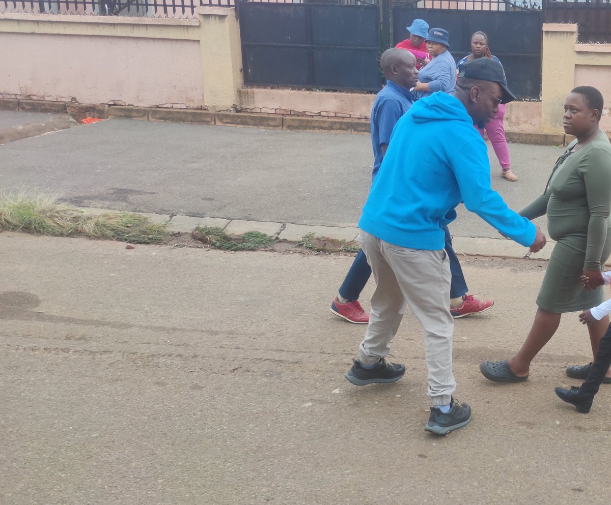 As schools re open open today, @Rise_Mzansi volunteers in Atteridgeville are on ground this morning engaging parents,and and the schooling community in ward 68 . #BackToSchool2024 #PeoplesManifesto