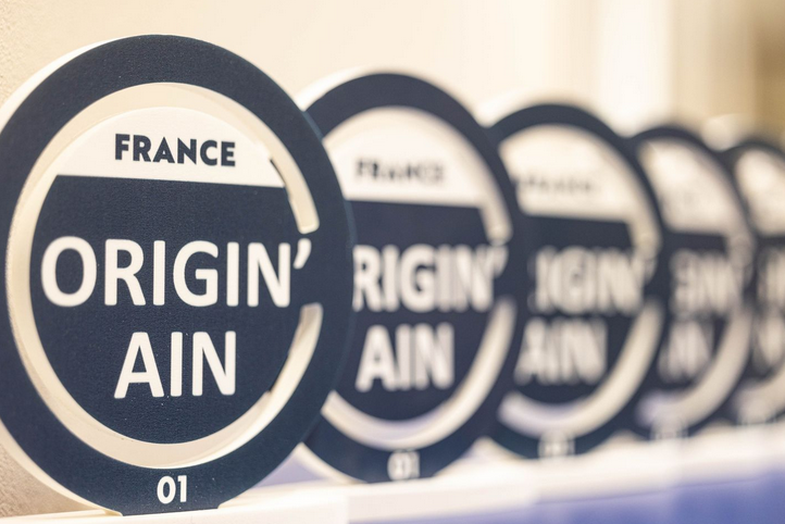 Departement_AIN's tweet photo. 🏆 5 entreprises aindinoises viennent de recevoir le label #Originain valorisant l'excellence et les savoir-faire locaux #Ain✅@Fermob, Les maisons Raschitelli,  SB Process, ANAKA Laines, Accord Alu Le réseau Origin'Ain compte + de 350 adhérents➡️https://t.co/7A7x3bubFc https://t.co/2e9E3Svu7f