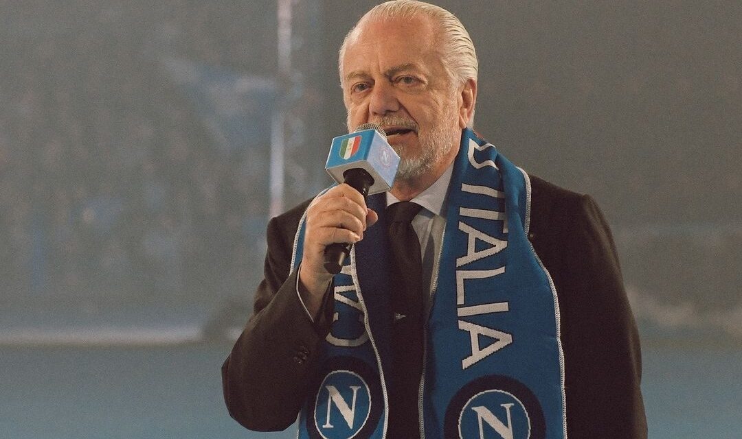 NapoliNetworkX's tweet photo. De Laurentiis: “Il #Napoli va rimesso sui giusti binari per tornare a vincere”

A Repubblica: "Dal 2004 abbiamo dimostrato che a Napoli si può essere vincenti. Continueremo a farlo".

➡️ https://t.co/YuMLCfQG1S https://t.co/sBrf0h4Q9D