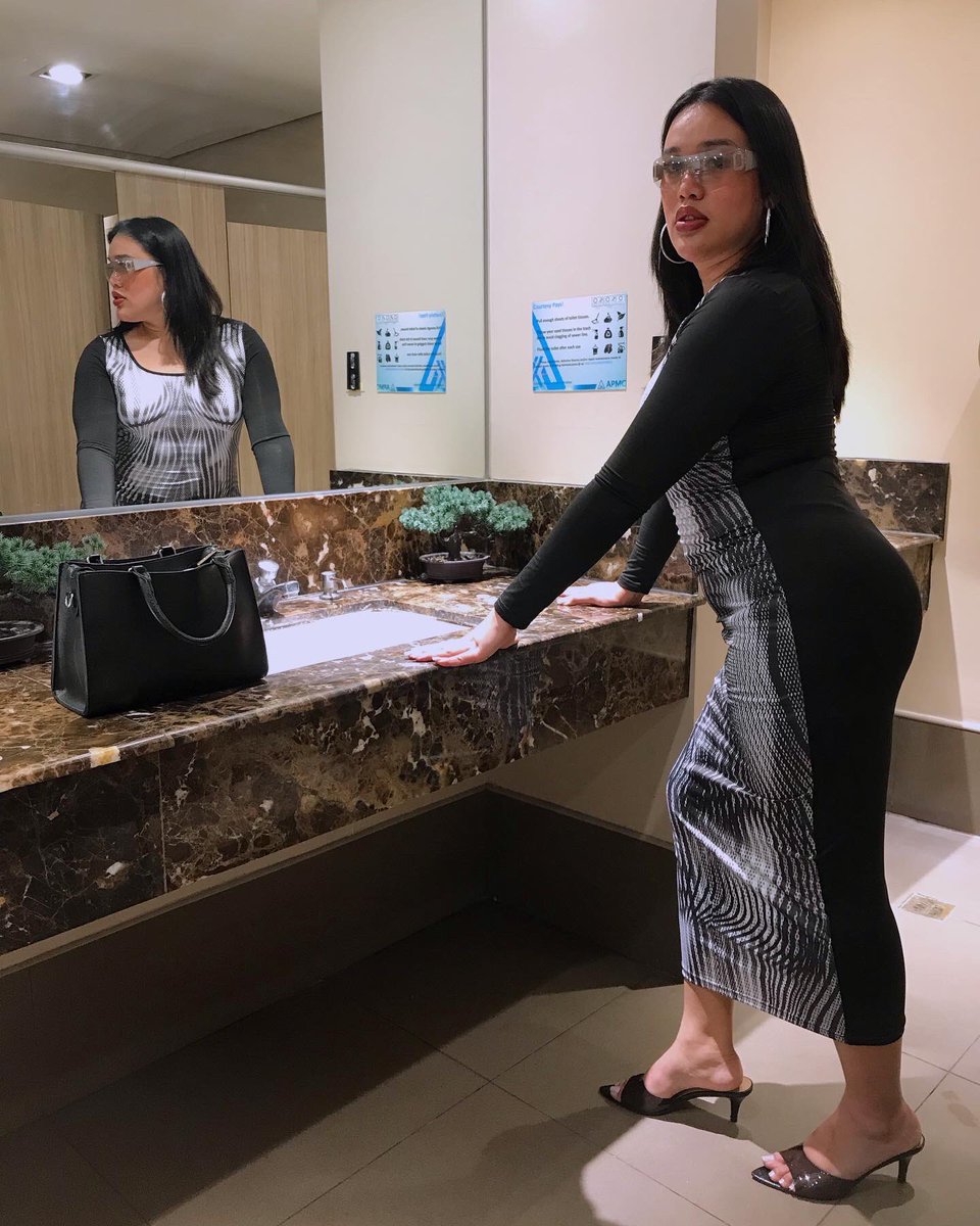 itsmaragee's tweet photo. My "y2k bad b*tch" mood 😏🦋✨

#y2k #y2kaesthetic #y2kbaddie #lgbt #transgender #transwoman #mtf #asiantrans #transpinay https://t.co/FQrDNO6kKY