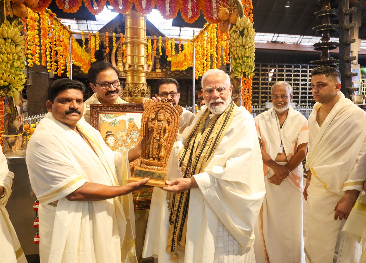 BJP4India's tweet photo. Glimpses of Prime Minister Shri @narendramodi offering prayers at Guruvayur Temple in Guruvayur, Kerala. https://t.co/553vKrT8Ky