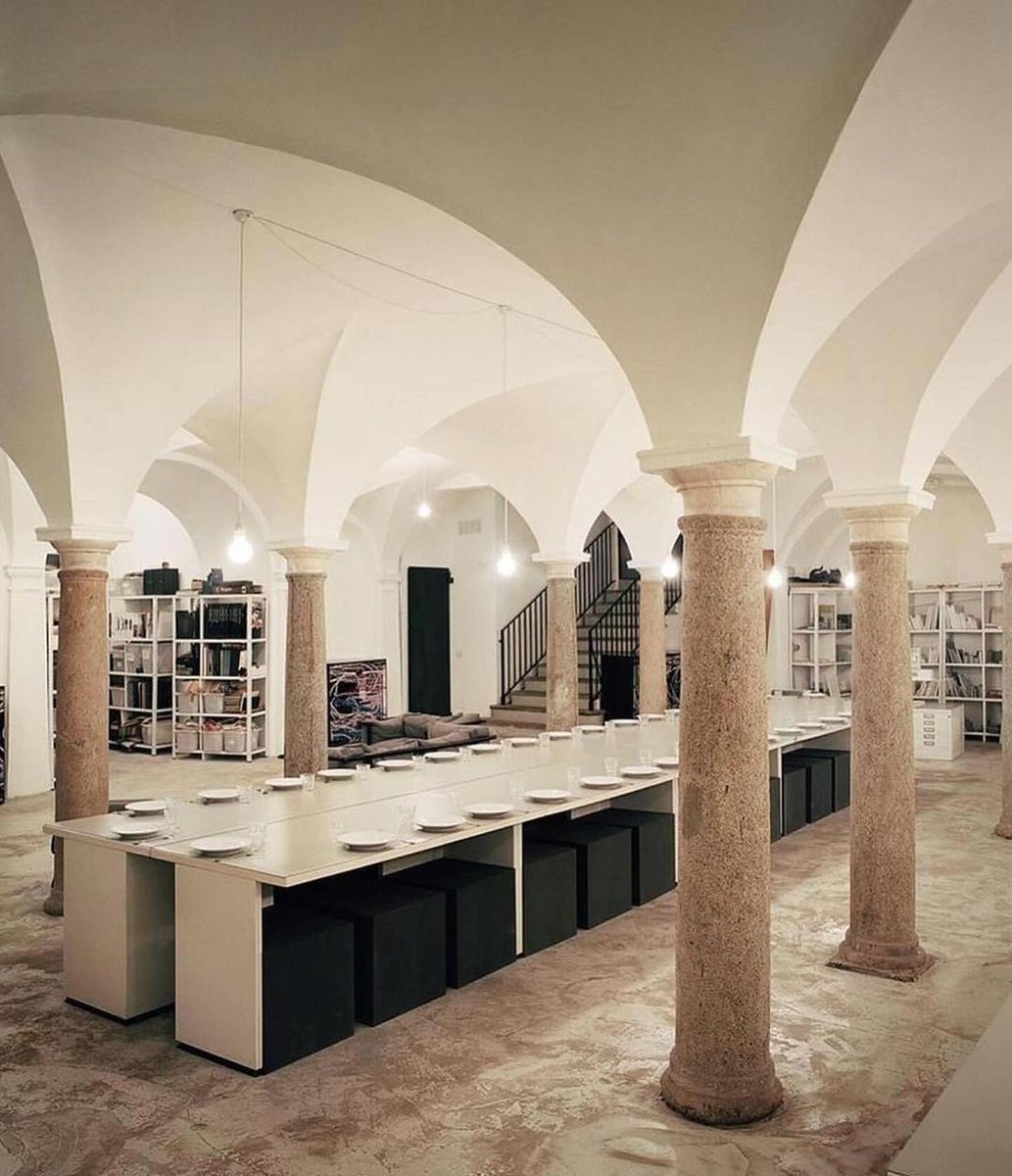 4AAAAart's tweet photo. 16th century church in Milan converted into the Office of Architecture &amp; Design firm Locatelli Partners.
Photography: Francois Halard https://t.co/Xv34dxDGUw