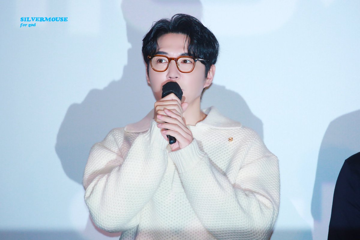 240113

무대인사 내내
아무도 안 받아주는 마이크 들고
제일 고생한 맥디 ദ്ദി*ˊᗜˋ*)

#god #지오디 #안데니