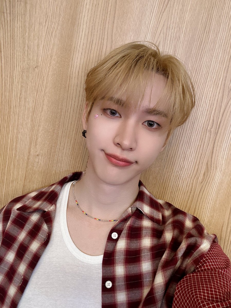OnlyOneOfmember's tweet photo. [#나인] 라욘... 지금 내리는 거 내 눈물이야..투표 고마워요❤ 오억만 라이온 ㅠ🩵 가쥬앗!

#OnlyOneOf #온리원오브 https://t.co/xggjn5E5OF