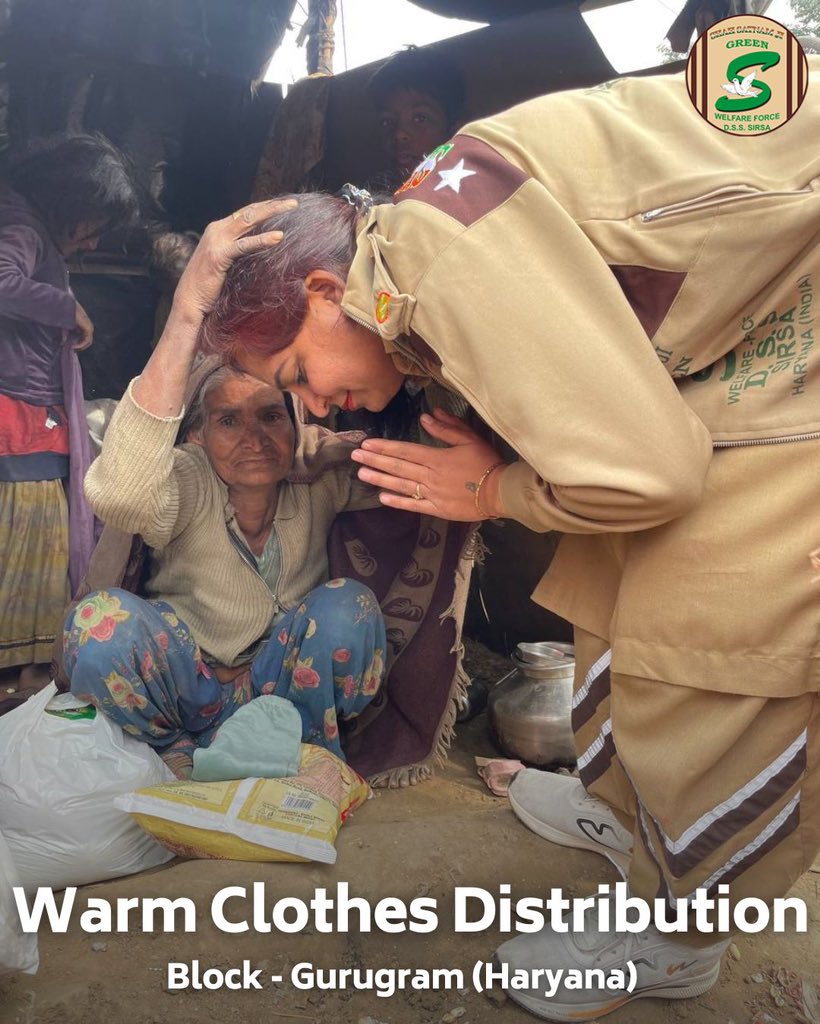 GreenSwelfares's tweet photo. Shah Satnam Ji Green 'S' Welfare Force Wing volunteers in Gurugram, Haryana, are embodying the true essence of service with blankets and warm clothes distribution drive. Their dedication to helping families living near roads is a beacon of hope and humanity. #WinterWarmth #SpreadingSmile #DeraSachaSauda
