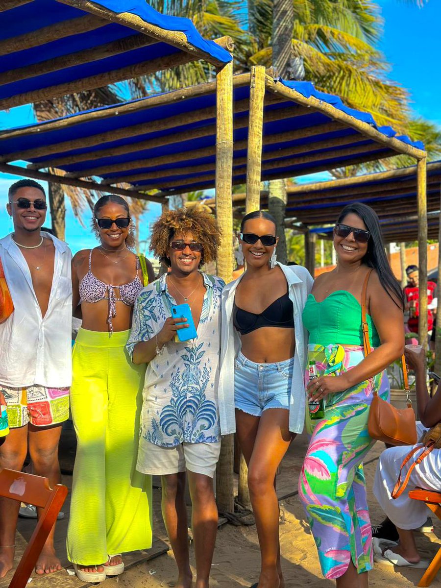 andreezin_g's tweet photo. Sobre meu dia, um pequeno resumo 🎈🙌🏾🩵✨ #tranks #31years #lovers https://t.co/iYFhY643Xd