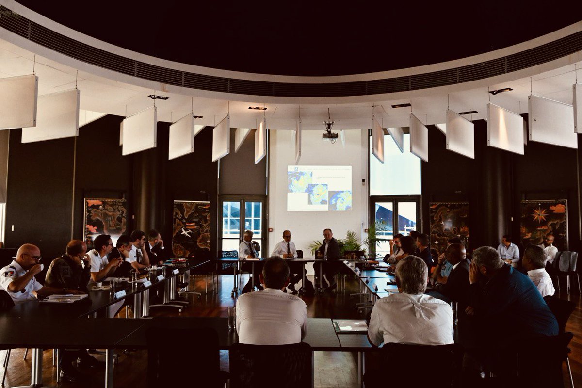 Point de situation avec les services de l’Etat sur l’île de la Réunion.
Leur mobilisation exceptionnelle et leur travail d’anticipation remarquable ont permis d’éviter le pire lors du passage du cyclone #Belal.