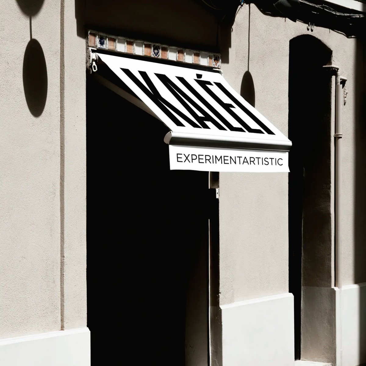 meat__studio's tweet photo. Creación de logotipo e identidad para KALÉI, una empresa francesa que crea sus joyas a partir de recortes de cuadros hechos con la técnica “pouring” (Consiste en verter pintura de diferentes colores sobre un lienzo para generar arte abstracto). https://t.co/Hx12fQpXVE
