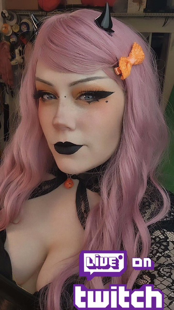 MsFelonyRose's tweet image. twitch.tv/msfelonyrose
Wish me luck😅
#pcprobs #problemchild #issues #texaschainsawmassacregame #txchainsawgame  #horrorgaming #indiehorror #horror #gaming #streamergirl #girl #goth #altgirl #succubus #cute #selfie #live #horny #spooky #vibes #blueeyes