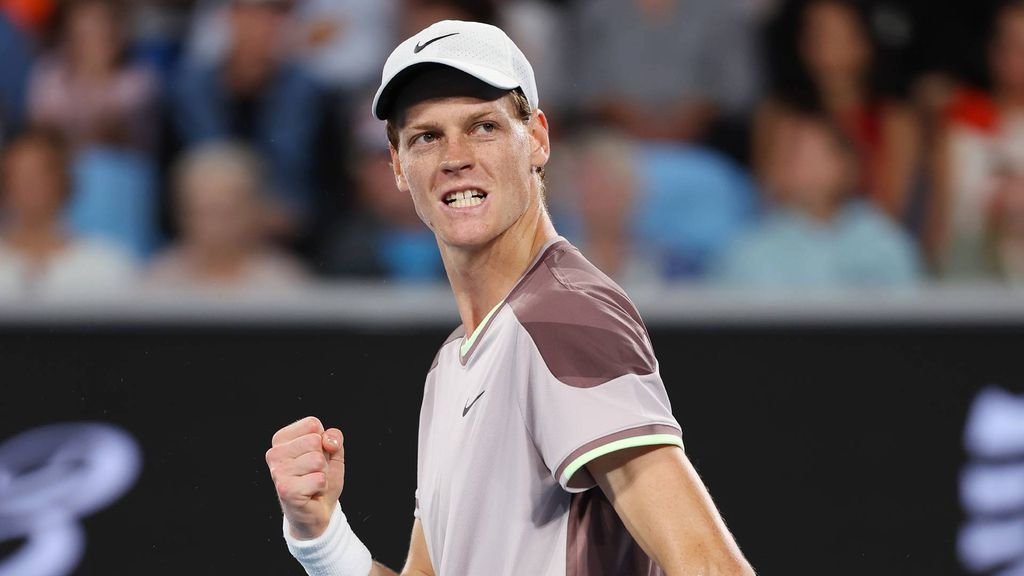 thenet_m's tweet photo. 🇮🇹Sinner continues his run

No. 4 seed eliminated qualifier Jesper De Jong 6-2, 6-2, 6-2 to reach the #AusOpen R3 for the third time. https://t.co/i6TSxWuDuz