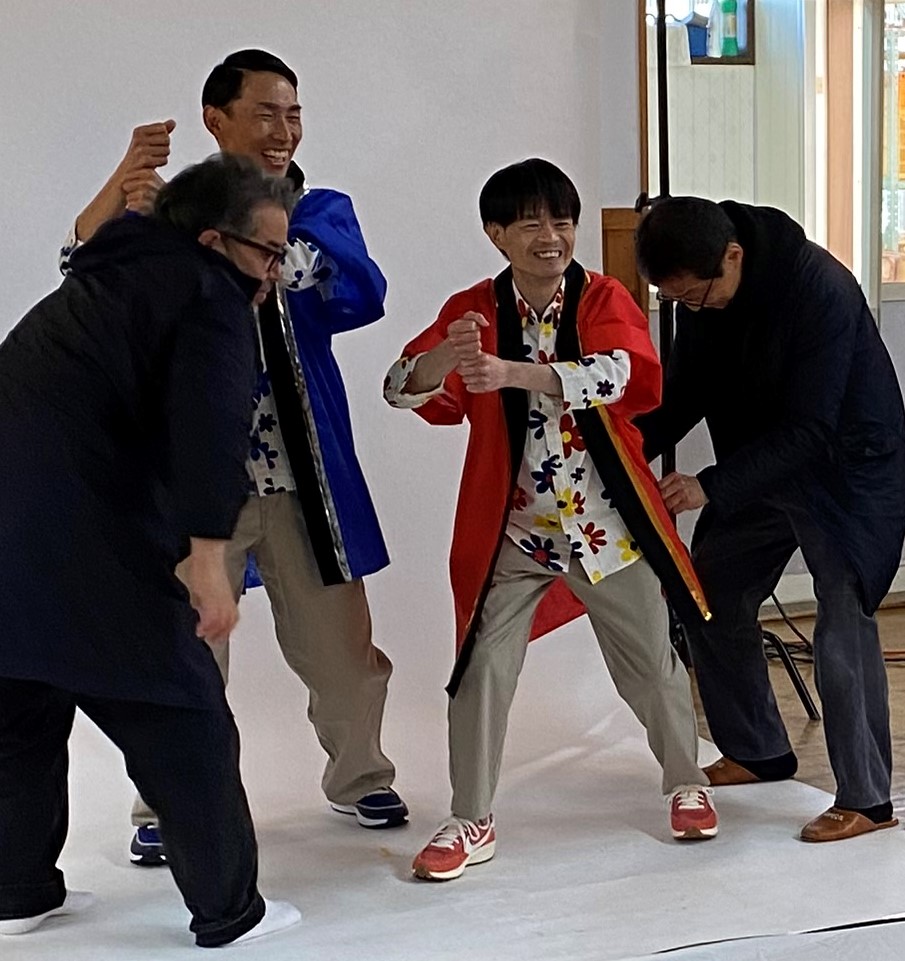 PriPri_hensyubu's tweet photo. こんばんは、編集のT内です🍣

先週末の土曜日のことですが、2024年初のカツリキ撮影に行ってまいりました。
詳しくはまだ言えませんが、今回は夏らしいサンバと音頭。どちらも手応え十分な楽しい曲🎵とダンスになっております。

そして注目はその新衣装。
ド派手なシャツが💖です。#pripr #カツリキ https://t.co/Hs3Dify4N6