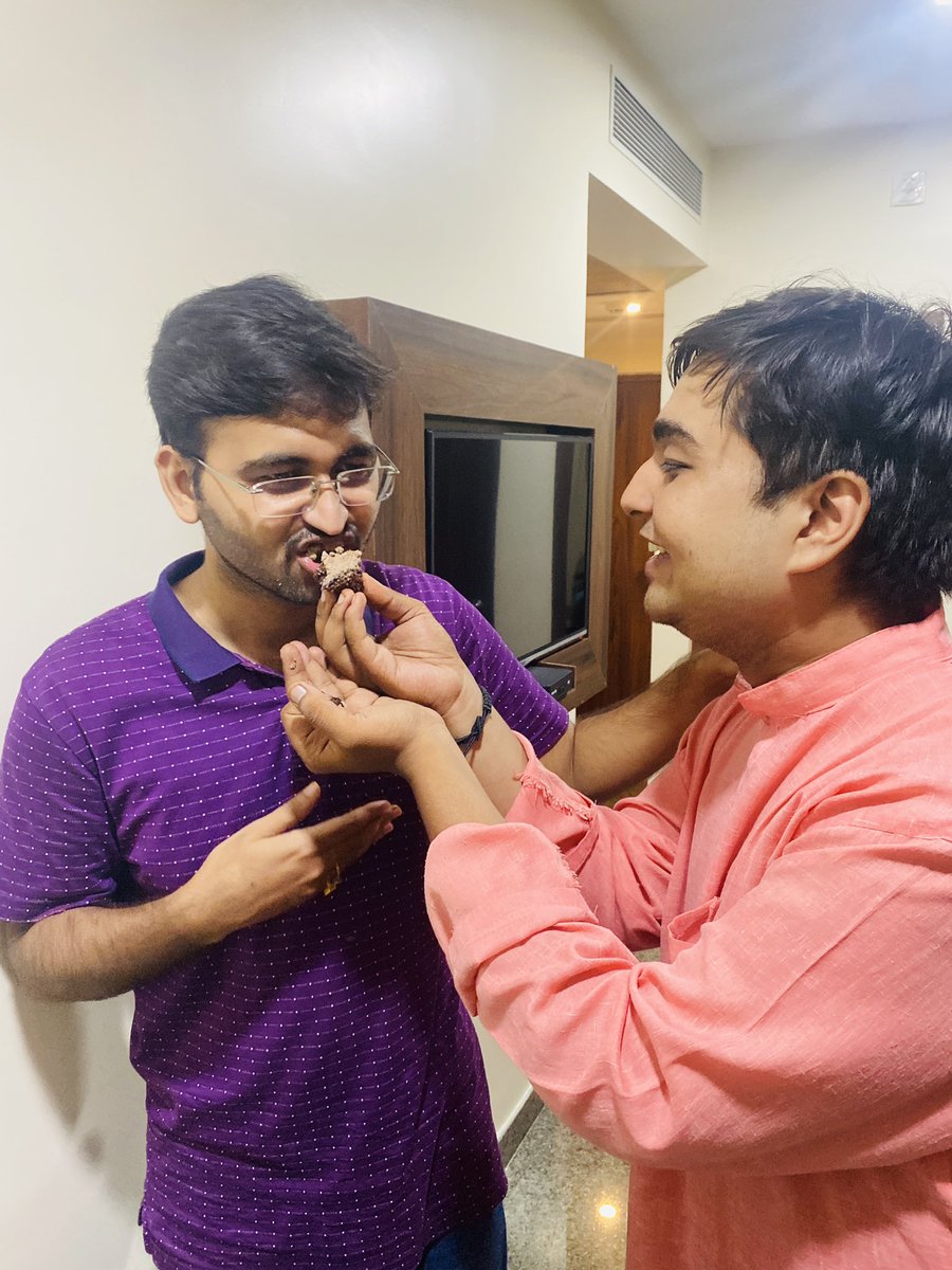 drharshrai's tweet image. मेरे हृदयप्रिय अग्रज, जन्मदिन की अनंत शुभकामनाएँ आपको।
श्री काशी विश्वनाथ धाम से निरंतर मंगल कामना।
@dr_rajnishraj
