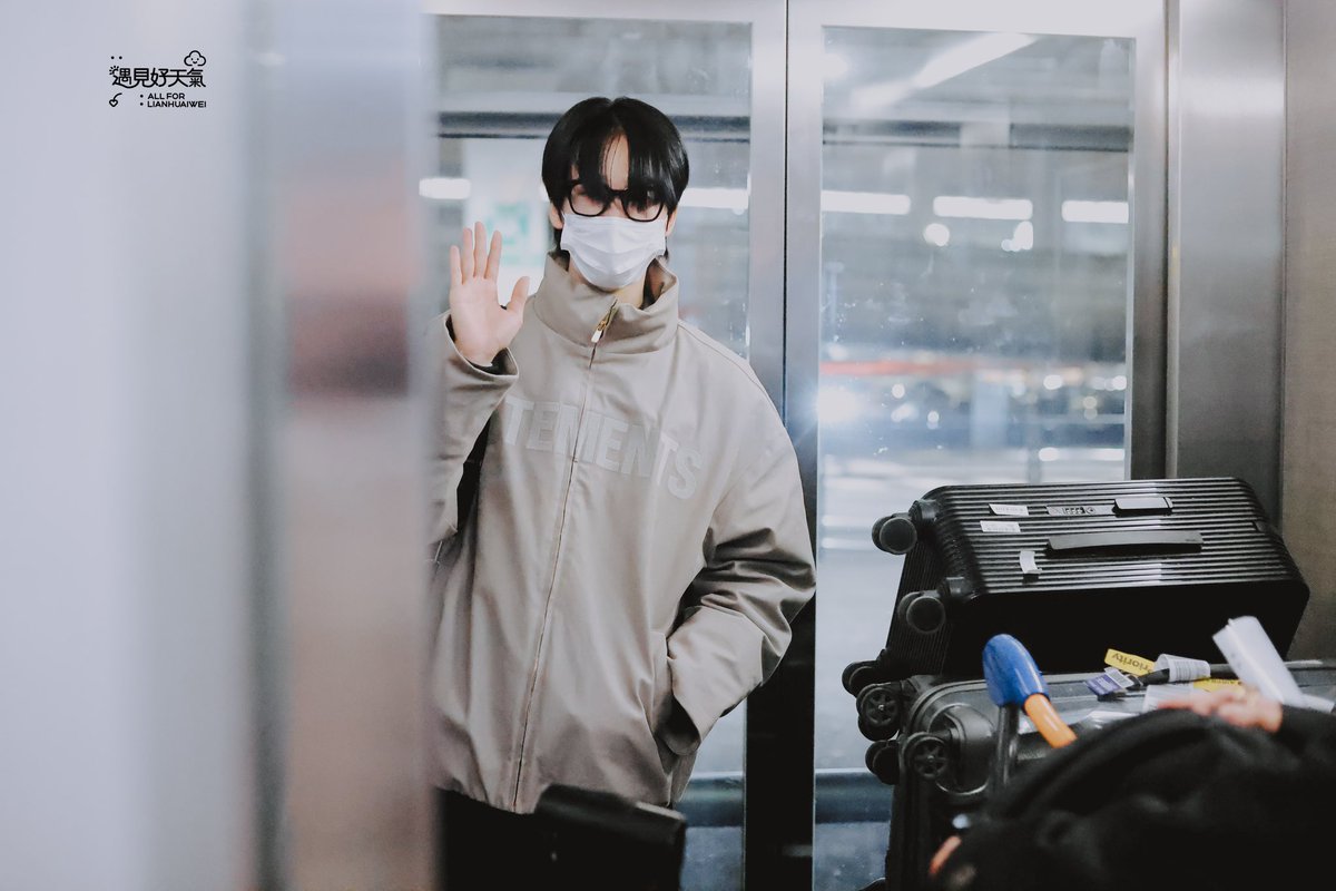 Lian Huaiwei has landed in Paris! Good luck with your schedule ♡
Bonne chance et bon courage
一切顺利～

©遇见好天气·连淮伟
#LianHuaiwei #连淮伟 #Huaiwei #Cpop #ParisFashionWeek