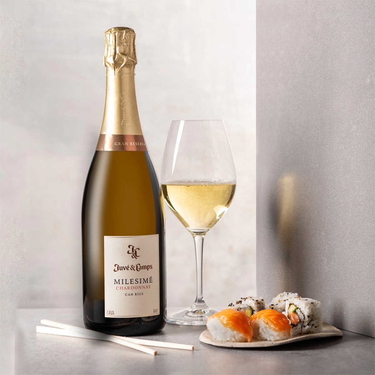 juveycamps's tweet photo. 🥂J&amp;C Milesimé Chardonnay es una explosión de sabores en el paladar. Su textura es amable, sedosa, cremosa, con un final generoso y pleno, de primorosa sensualidad.

Cómpralo online en https://t.co/ggezzIjLw1
·
#juveycamps #juvéstories #milesimechardonnay #chardonnay #cava https://t.co/EwIEzPQYts