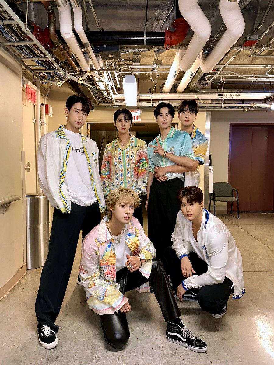 VAV_official's tweet photo. [#TODAY_VAV] 240116
#VAVinPHOENIX
Thank you Phoenix!
Love you VAMPZ❤️

#VAV #브이에이브이 
#VAVinUS https://t.co/62zV78rDJ4