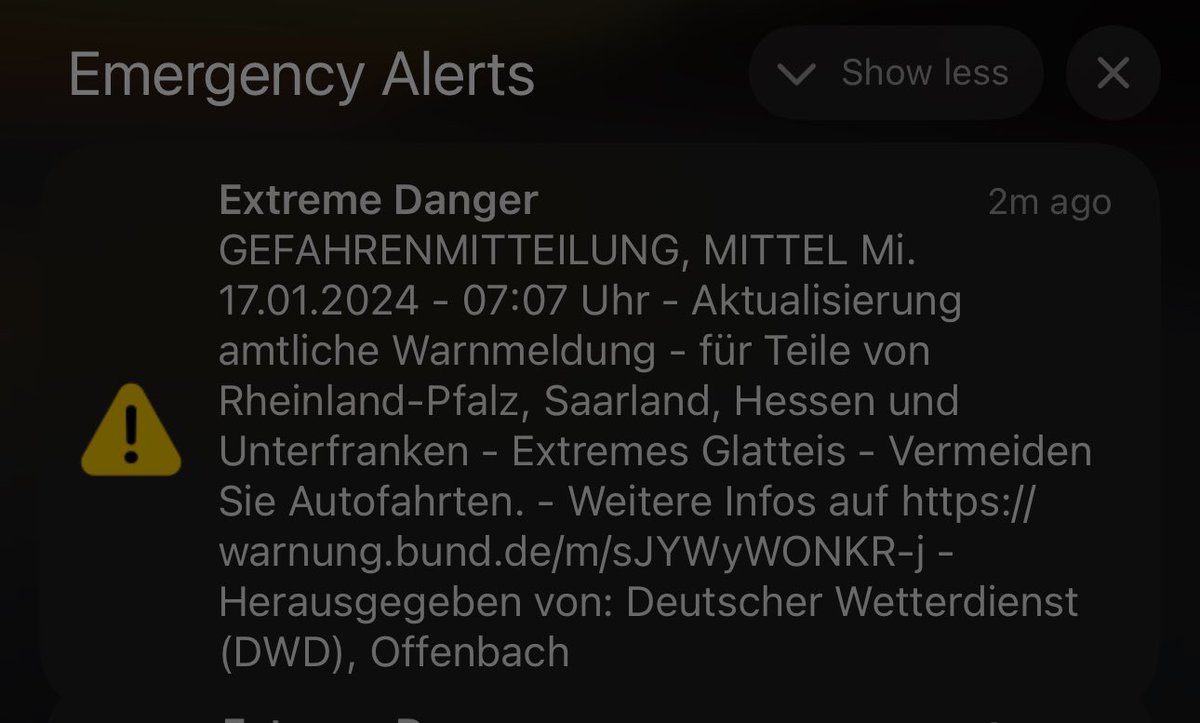 dkfra19's tweet photo. Wegen Glatteis so eine Meldung allen aufs Telefon zu schicken? Ich frage mich echt ob das nicht zu viel ist! Es ist Glatteis - kein Erdbeben, Amoklauf, Überschwemmung oder Ähnliches! #emergencyalert #emergency #notfall #glatteis https://t.co/0rkOIApTr6
