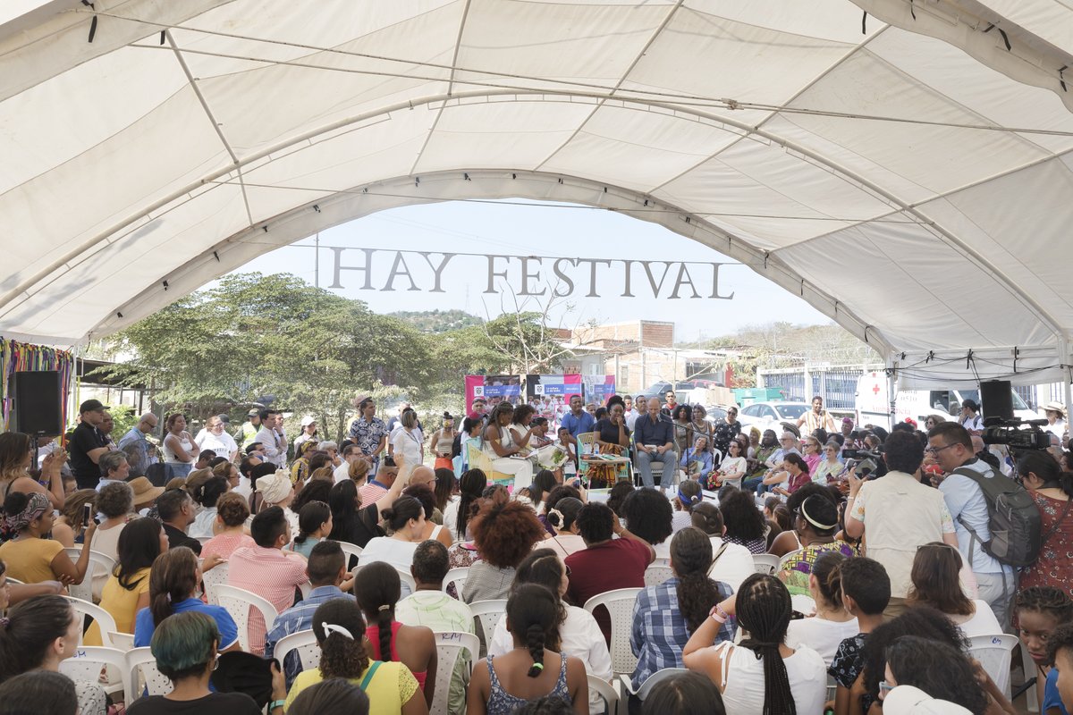 The greatest show on earth ™️ Ahead of Hay Festival events starting in Colombia next week, international director @cfuenteslaroche gave @ColombiaCalling a special preview. Enjoy open.spotify.com/episode/0swlCp…