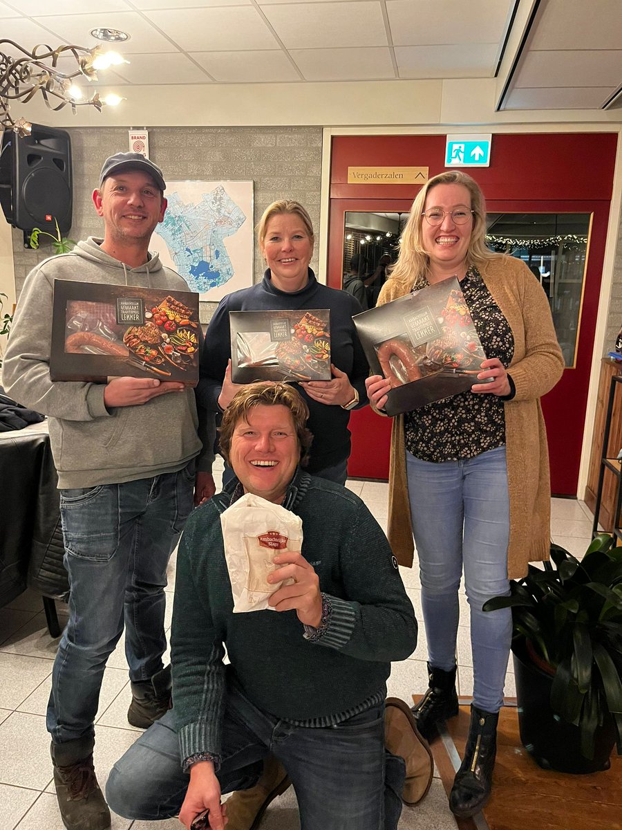 reerink's tweet photo. Na een aantal weken klaverjas les bij #MFCdalzicht 1e geworden bij het klaverjassen voor beginners. Was gezellig om mee te doen. En ja alleen de beste kan winnen 😜 (denk dat het meer geluk dan wijsheid was) https://t.co/ZiIBuP6hzZ