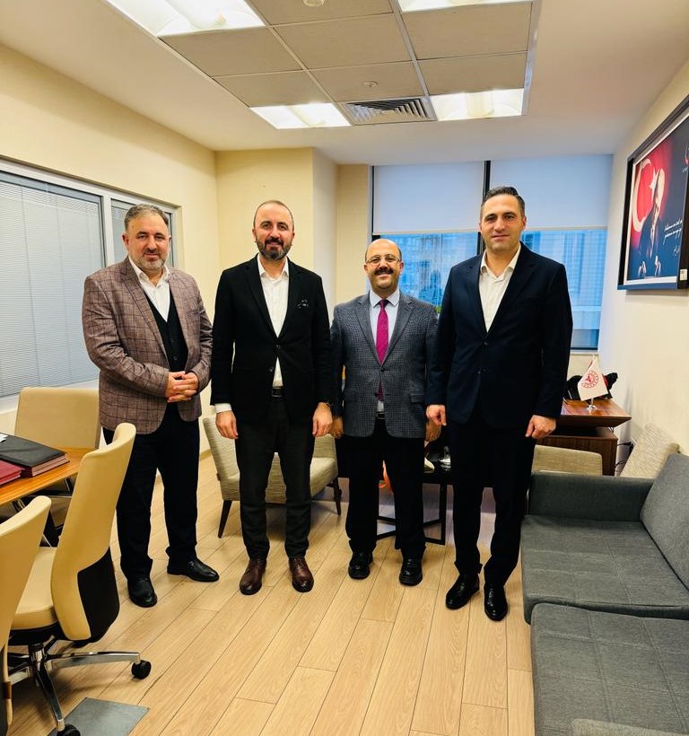 Genel Başkan Yardımcılarımızdan Sağlık Bakanlığı Bürokratlarına Ziyaret

Haberin devamına web sitemizden ulaşabilirsiniz⤵️
ozsaglikis.org/2024/01/17/gen…