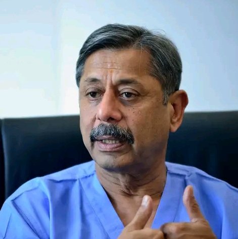 आठवीं पास डॉक्टर..  

ये मशहूर डॉक्टर नरेश त्रेहान हैं। एम्स के पूर्व डायरेक्टर औऱ मेदांता हस्पताल के फाउंडर, मशहूर कार्डियोलोजिस्ट।इनके हाथों में जादू है, हजारों जाने बचाई हैं। 

पर ये आठवीं पास हैं। 
●●
यह कोई खुलासा या डॉक्टर साहब की शिक्षा पर आक्षेप नही है। दरअसल सिर्फ