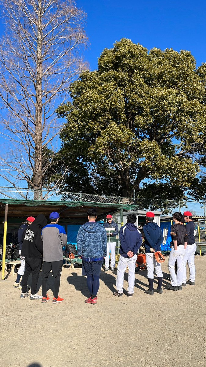 新年のご挨拶遅れました。
改めまして今年も1年よろしくお願いいたします。

昨年末は皆で1年を納めて🍻、今年は7日から活動がスタートしました⚾️✨

練習も大会も頑張れー！