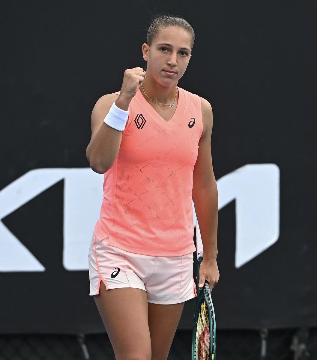 sportricolore's tweet photo. 🇫🇷 Diane Parry au troisième tour de l’Open d’Australie 🤩

Solide victoire en 2 sets face à Kamilla Rakhimova ➡️ 7-5, 6-2 👏 https://t.co/pItODd62pz