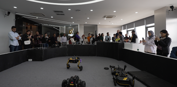 KAUST_News's tweet photo. While visiting top companies in Shenzhen, the entrepreneurial journey of participants at #ShenTechBootcamp involved exploring cutting-edge labs, gaining insights into product development and networking with market experts.
#KAUST #InnoXAcademy https://t.co/PMMQhzbJoR