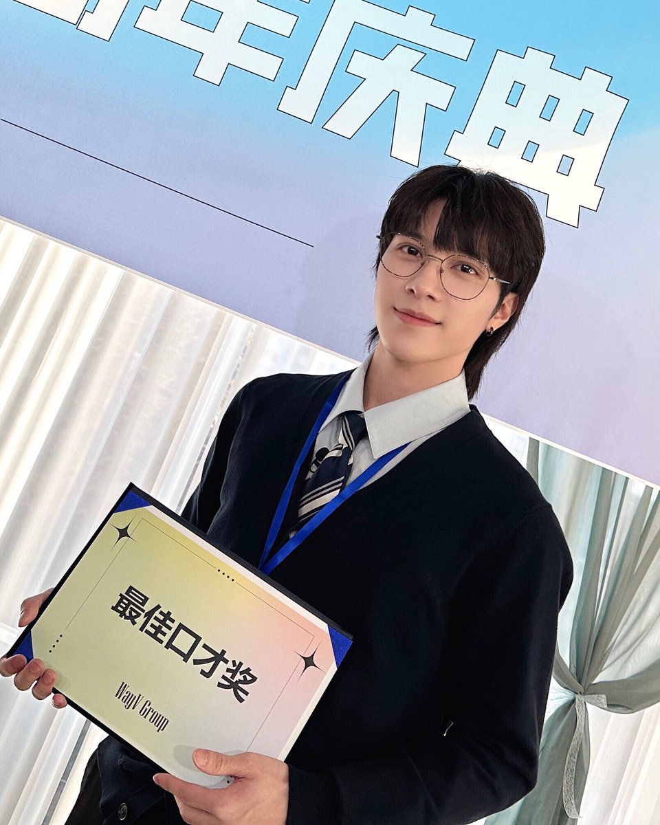 WayV_official's tweet photo. 👄👍🦄️

#HappyWayVDay 
#HENDERY #黄冠亨 #헨드리 
#WayV #威神V https://t.co/Uond31SiWh