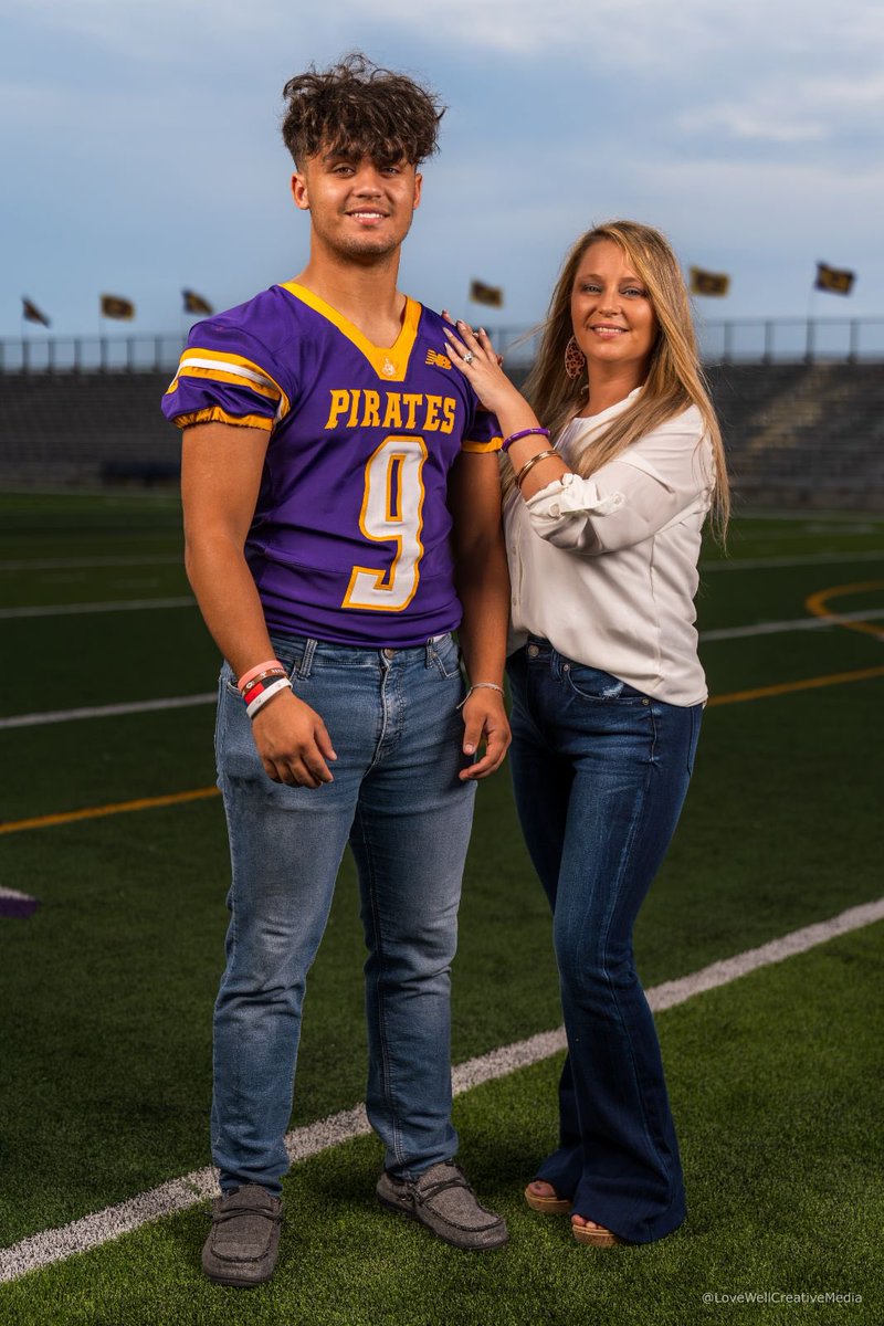 GtxJames's tweet photo. Some lagniappe for y’all. Our Coach @CaseyRaeshelle. 

@CarsonJtX https://t.co/qJySGcAIP6