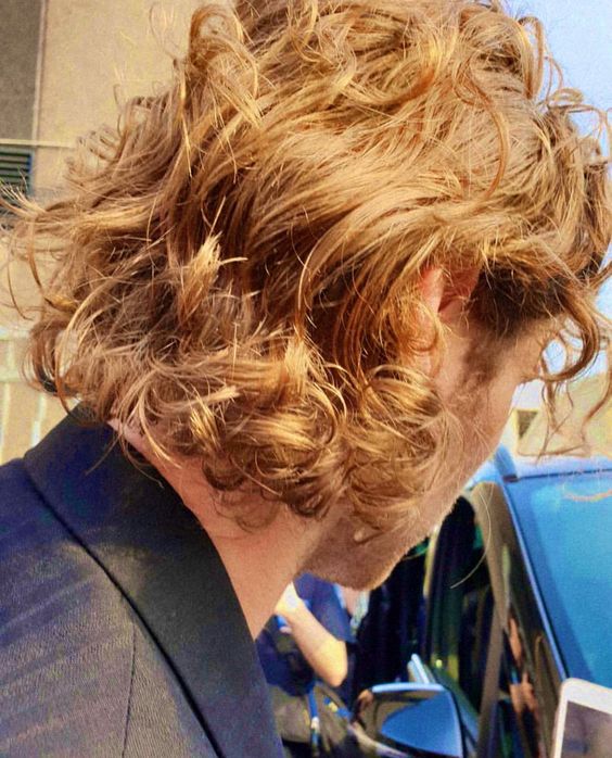 MilicaPloca's tweet photo. 'Sigh detail' π³π«Άπ Curly, fluffy ginger guy. ππ§‘ π
#TomHiddleston #BritishActor #PerfectSpecimen https://t.co/t4wlg8JzTN