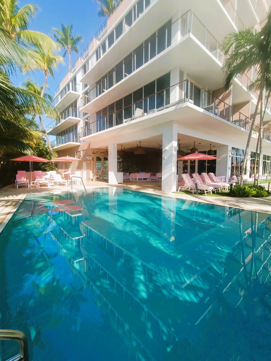 grandbayharbor's tweet photo. Longing those poolside vibes all winter long?
Check out our Stay More, Save More offer and head right over. https://t.co/RDN3kct0qg
#grandbayharbor #gbbmoments #poolside #miamiwinter #specialoffer #hotellife https://t.co/QuZkMktAQS