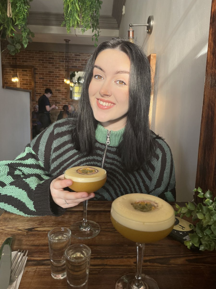 Dubbs4711's tweet photo. Birthday girl 🎉🥂 #21 https://t.co/USBGQ1Y8Hk