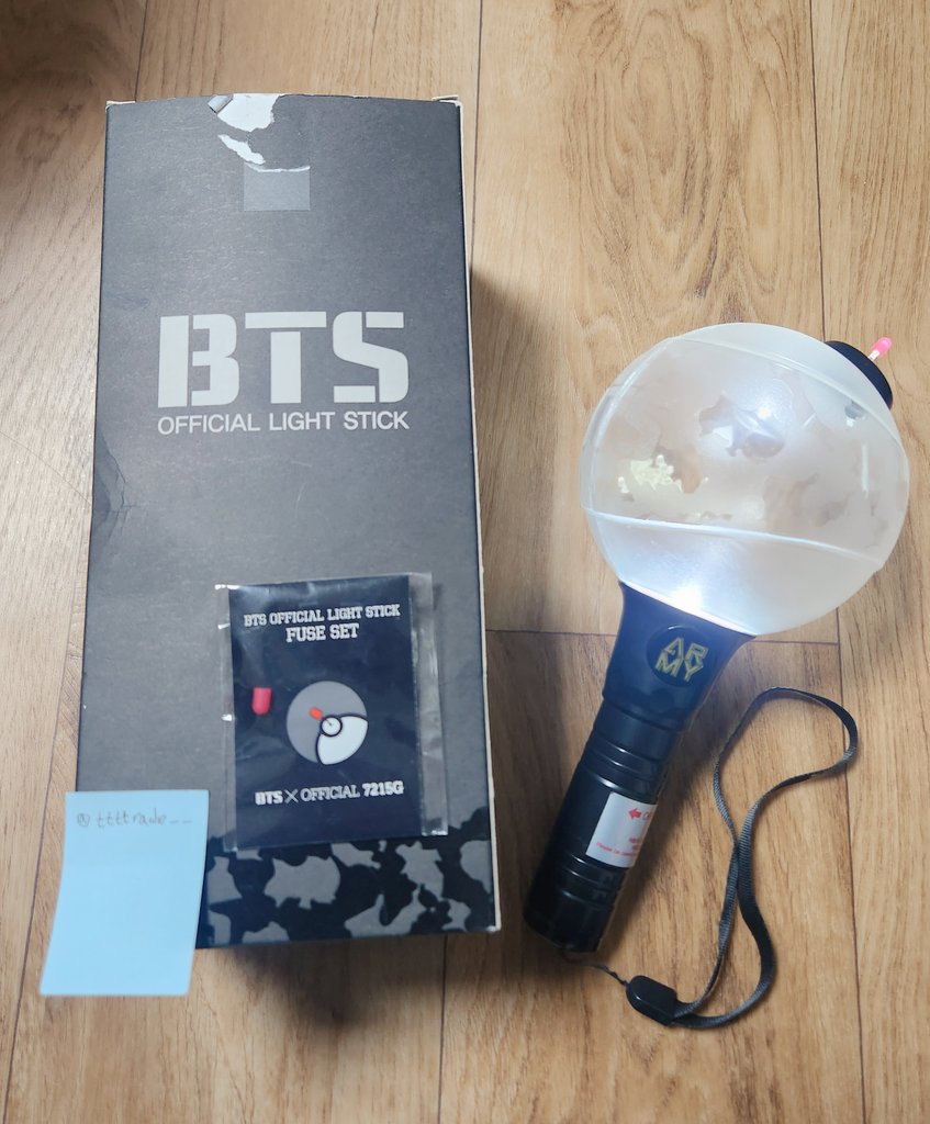 ttttrade__'s tweet photo. 아미밤 양도합니다! 둘다 불 들어옵니다

아미밤 ver.1 , 아미밤 ver.3
사진구성으로 각 2.0에 양도합니다!

아미밤 삼미밤 bts lightstick armybomb
아미밤1 방탄굿즈 bts goods sell 방탄소년단 방탄응원봉 https://t.co/DGxg6s3dNa