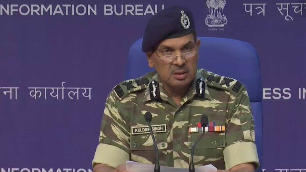 Having a security advisor like you will make Manipur more burn 🔥. Cause you kuldip singh. You are a part of kuki terrorist people in Manipur. Didn't take any action to the hill areas. If takes you now to them. And in ground you are a brave wow..... #LwrakaAdvisor