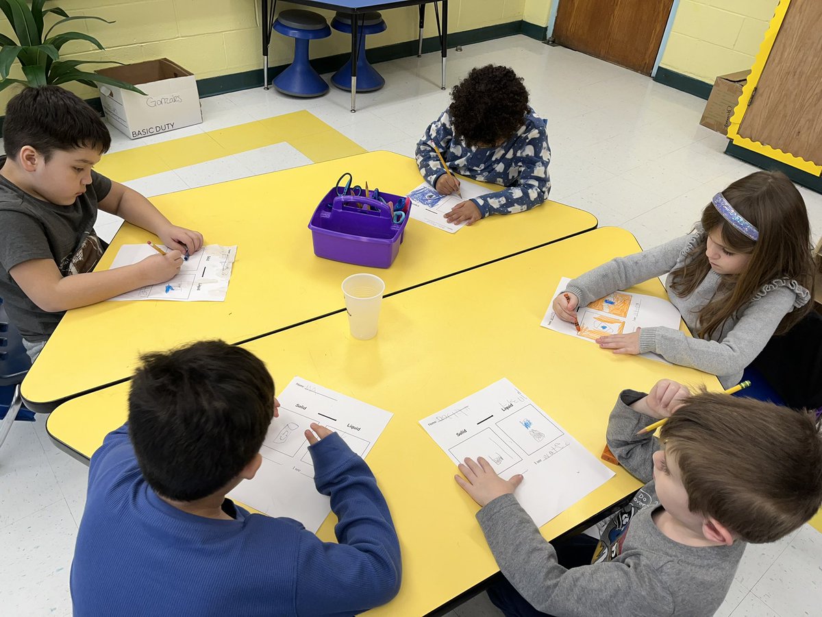 OquenockWI's tweet photo. Kindies in Mrs. Gonzales’ class were inspired by the snow today. ❄️❄️❄️ They observed snow melting from a solid to a liquid and drew science models to show their observations ☺️. #WIproud
#watchusRoar #WestIslipStrong @RomanelliPaul @DDMMorrison @AmandaHarvey04 https://t.co/xxUQyYuP6F